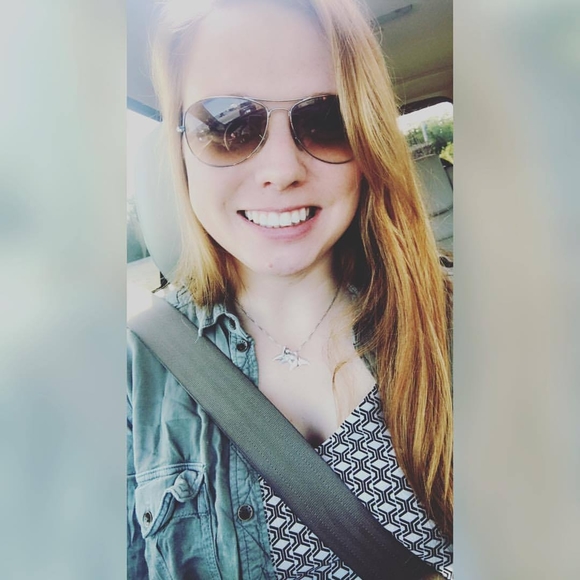 Meet your Posher, Tori - Picture 1 of 1